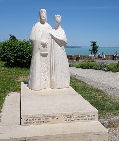 Statue of King Andrew