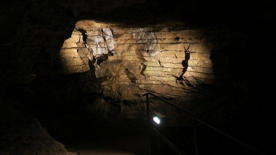 Loczy Cave